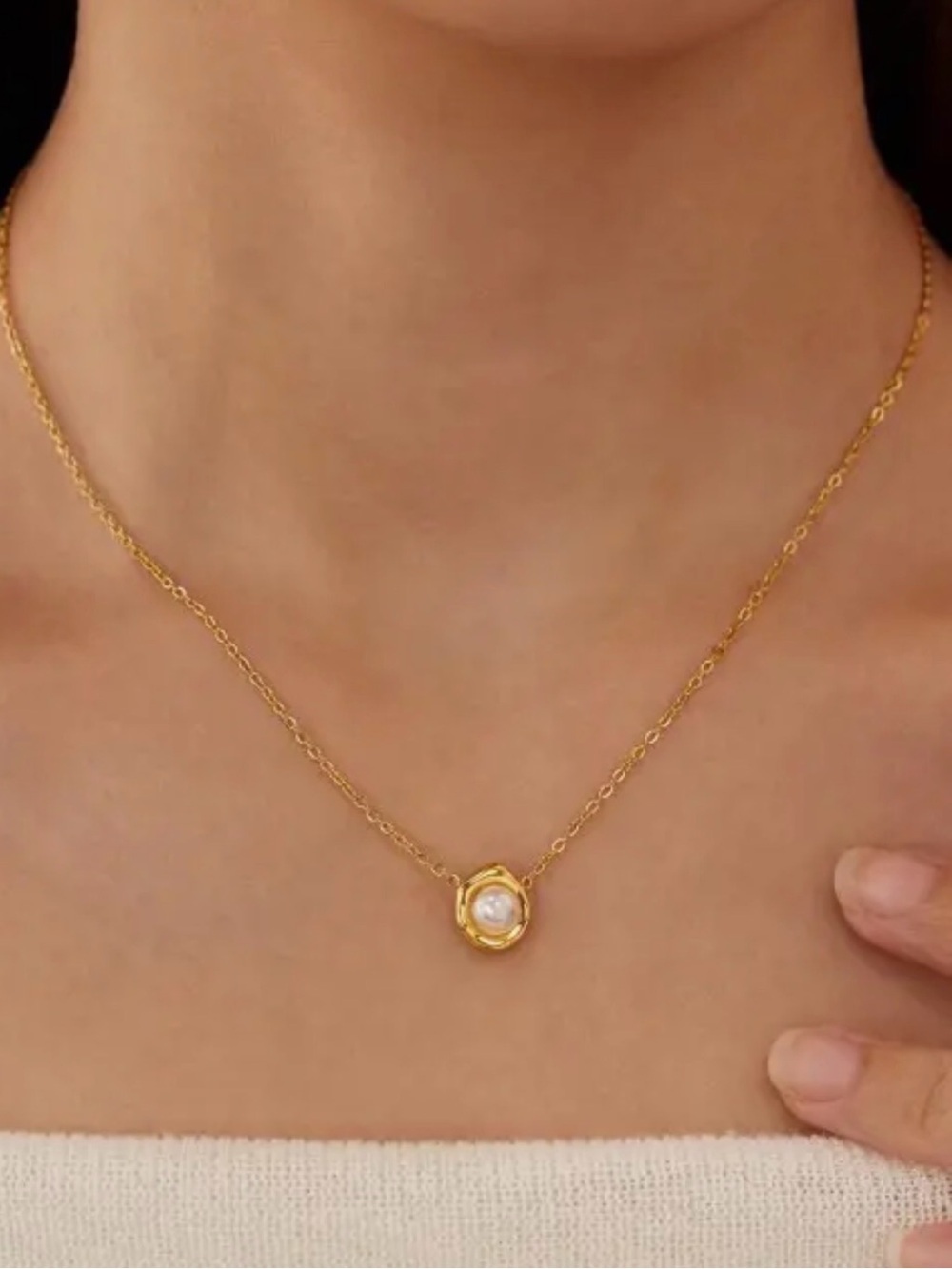 Gold Trim Pearl Necklace (8506)